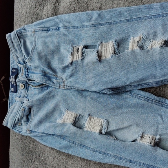 Jeans - Picture 2 of 3